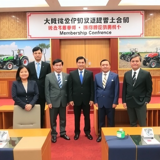 新疆农机流通协会第五届理事会成功换届 范建华致辞寄予厚望