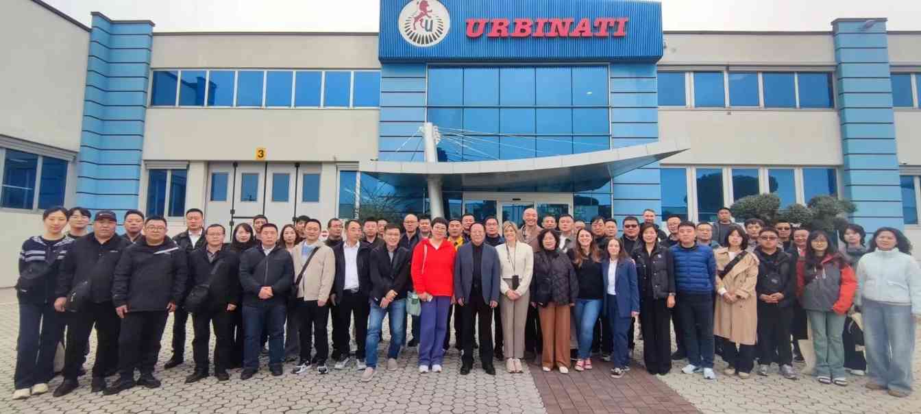 中国农机流通协会考察意大利设施农业设备工厂
